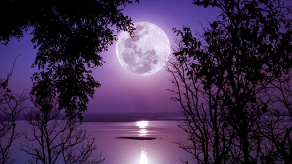 Oggi puoi ammirare una luna speciale che si vede solo una volta ogni tre anni