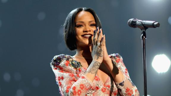 1 novembre 2007: Rihanna vince agli EMA