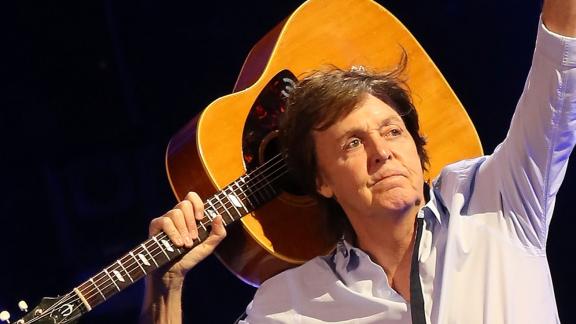 3 novembre 1984: Paul McCartney al primo posto in classifica  