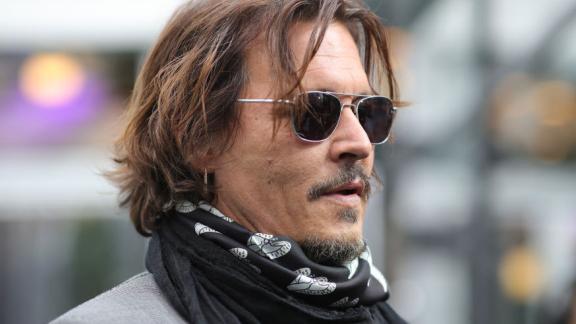 Johnny Depp è stato licenziato dalla Warner Bros