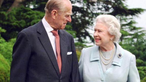 Elisabetta II e Filippo: un amore lontano dai riflettori che dura da 73 anni