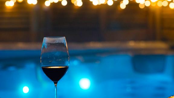In Inghilterra c'è una SPA con l’idromassaggio al vin brulè che fa bene alla pelle