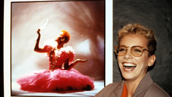 Annie Lennox e il suo irresistibile invito al buonumore
