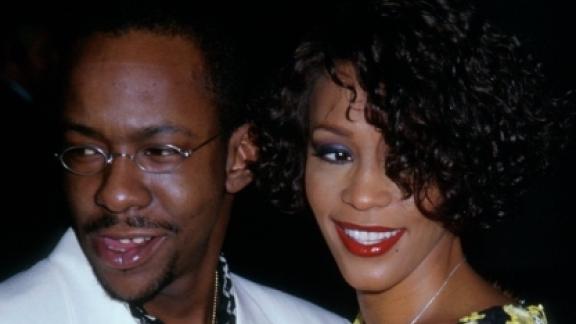 11 dicembre: Whitney Houston difende Bobby Brown
