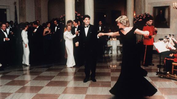 John Travolta ricorda il suo ballo con Lady Diana. E si commuove