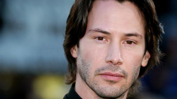 Keanu Reeves rivela finalmente la verità sulla sua foto più famosa