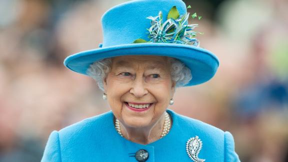 La sofferenza della Regina Elisabetta per i divorzi dei figli
