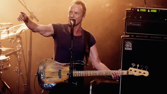 Sting torna a cantare Russians e chiede la pace in Ucraina
