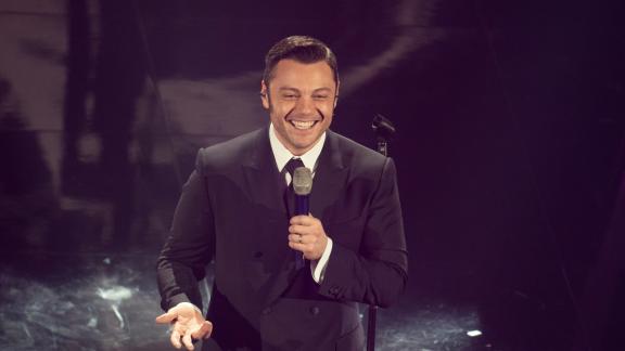 Tiziano Ferro celebra per la prima volta la festa del papà: il video