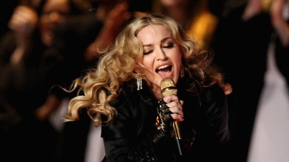 Madonna canta Elton John con il figlio David Banda: il video