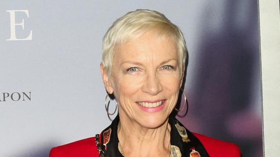 Annie Lennox, Julian Lennon, U2: le più belle canzoni per l'Ucraina