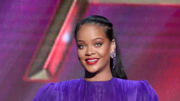 Rihanna spiega il ritardo del nuovo album
