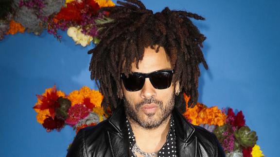 Anche per Lenny Kravitz le vacanze sono finite