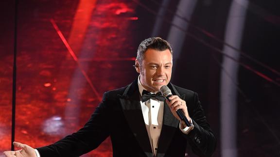 Tiziano Ferro non chiederà il passaporto italiano per i figli