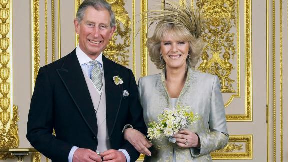 Scomparsa della Regina Elisabetta: ecco cosa accadrà adesso a Kate e William. E a Harry e Meghan