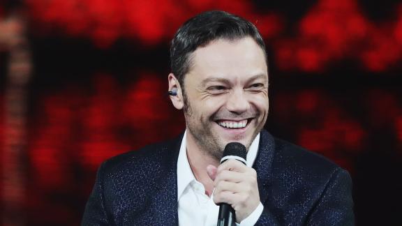 settembre 2001: Tiziano Ferro primo in classifica con xdono