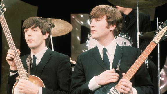 John Lennon: la sua voce ottenuta con l'Intelligenza Artificiale per una canzone 