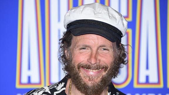 Jovanotti ringrazia amici e fan e parla della sua salute: il video