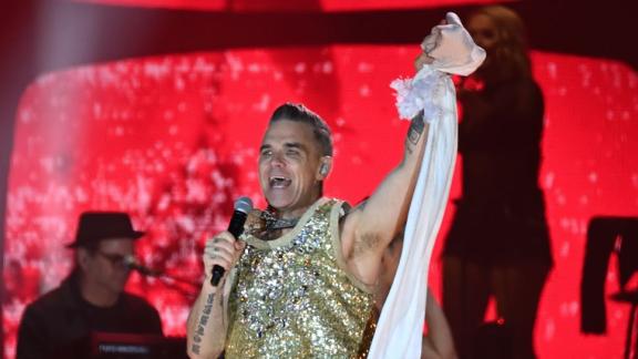 Robbie Williams: la sua storia arriva in tv. Il video