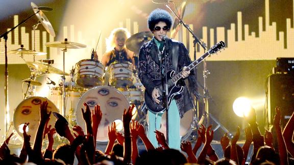 Prince: in lavorazione il film tratto dal libro della moglie