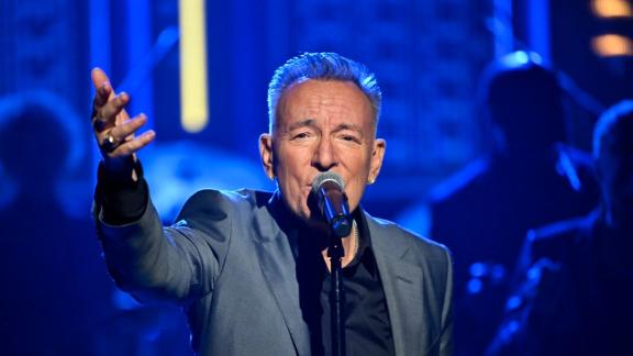 Bruce Springsteen dà l'ultimo addio a mamma Adele