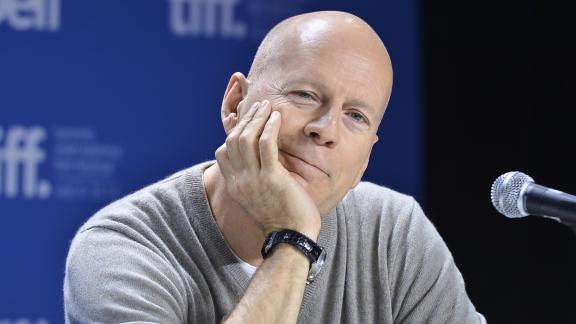 Bruce Willis: la moglie Emma scrive un libro sulla sua malattia