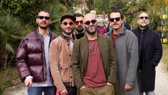 Negramaro: il concerto a sorpresa sul lungomare di Sanremo. I video