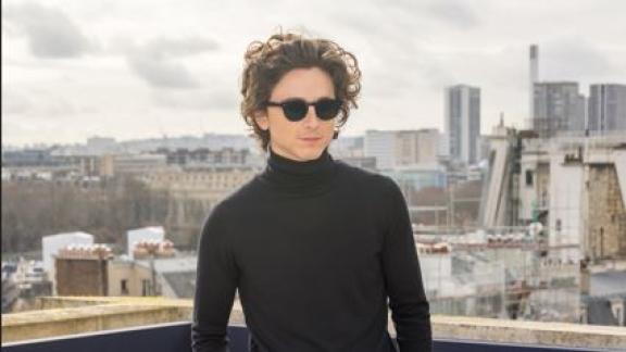 Timothée Chalamet: le prime foto nei panni di Bob Dylan mostrano una somiglianza impressionante