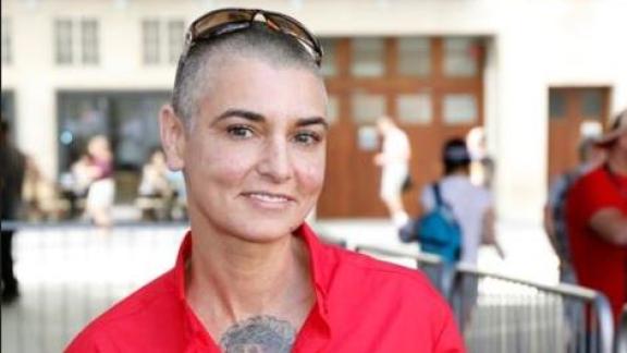Sinéad O'Connor trasformata in bambola: le reazioni dei fan