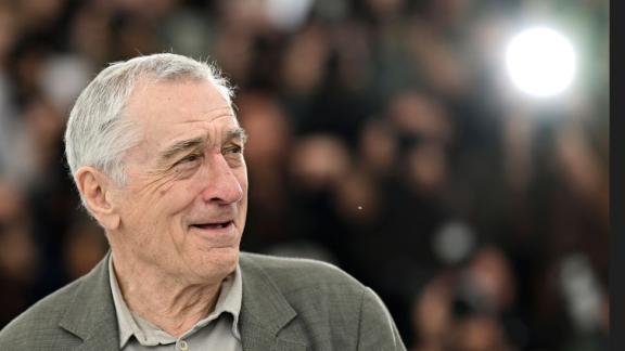 Robert De Niro: la bellissima foto con la figlia di nemmeno un anno