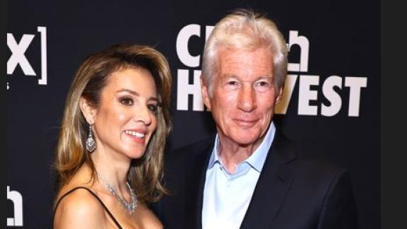Richard Gere torna a farsi vedere con la moglie Alejandra