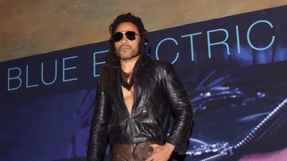 Lenny Kravitz in gran forma a Eleuthera: i video