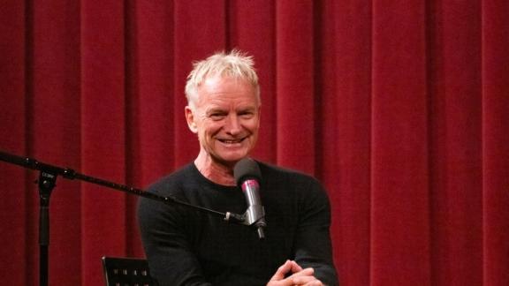 Sting impara a suonare il trombone: il bellissimo video