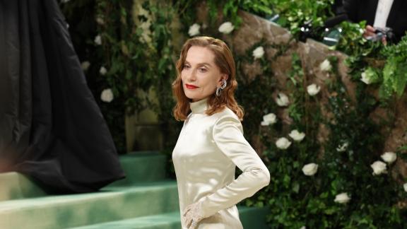 Isabelle Huppert presidente della giuria dell'81° Mostra del Cinema di Venezia
