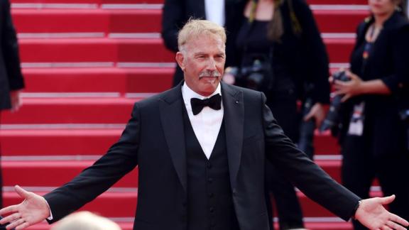 Kevin Costner commosso per gli applausi al Festival di Cannes