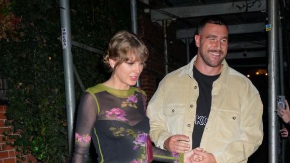 Taylor Swift sul lago di Como con il fidanzato Travis Kelce: le foto