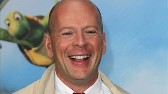 Bruce Willis trascorre giorni sereni: il video