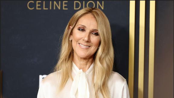 Celine Dion raggiante all'anteprima del documentario sulla sua vita: il video