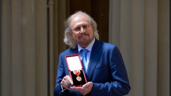 Bee Gees: Barry Gibb nominato cavaliere dal Principe Carlo