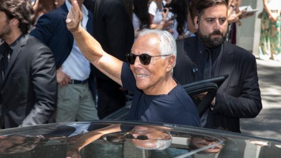 Giorgio Armani: alla vigilia dei 90 anni più in forma che mai. Il video