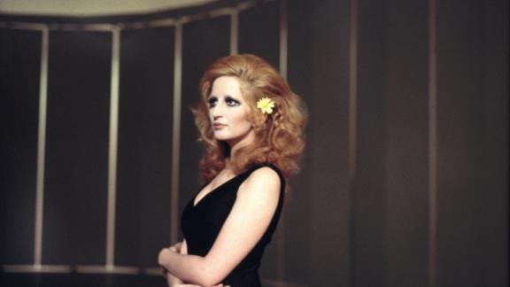Mina canta in giapponese. Il bellissimo video