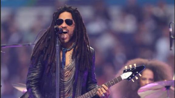 Lenny Kravitz fuori e dentro il palco: le foto più belle