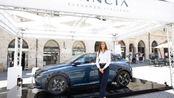 Vi portiamo a Umbria Jazz 2024 a bordo di Nuova Lancia Ypsilon