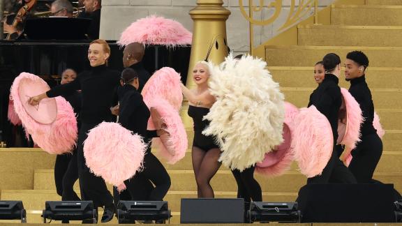 Lady Gaga fa ascoltare il suo album in anteprima mondiale