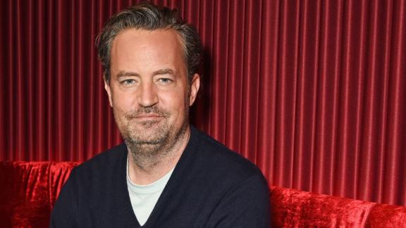 Matthew Perry: 5 indagati per la sua scomparsa