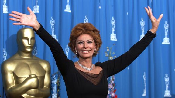 Sophia Loren celebra i suoi  90 anni