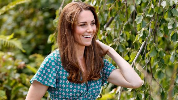 Kate Middleton: il commovente abbraccio con una ragazza malata. Le foto