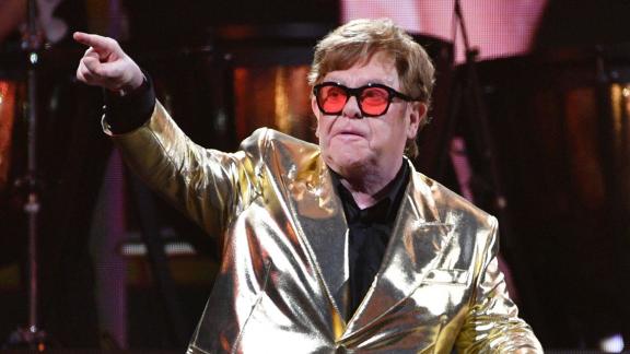 Elton John scherza sulla sua salute