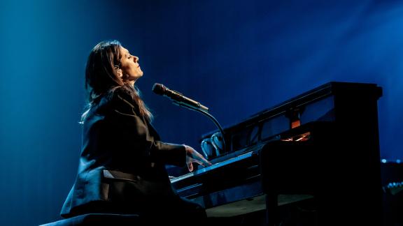 Elisa ricorda l'uscita di Pearl Days: i bellissimi video