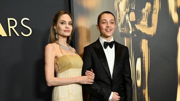 Angelina Jolie felice con il figlio Knox